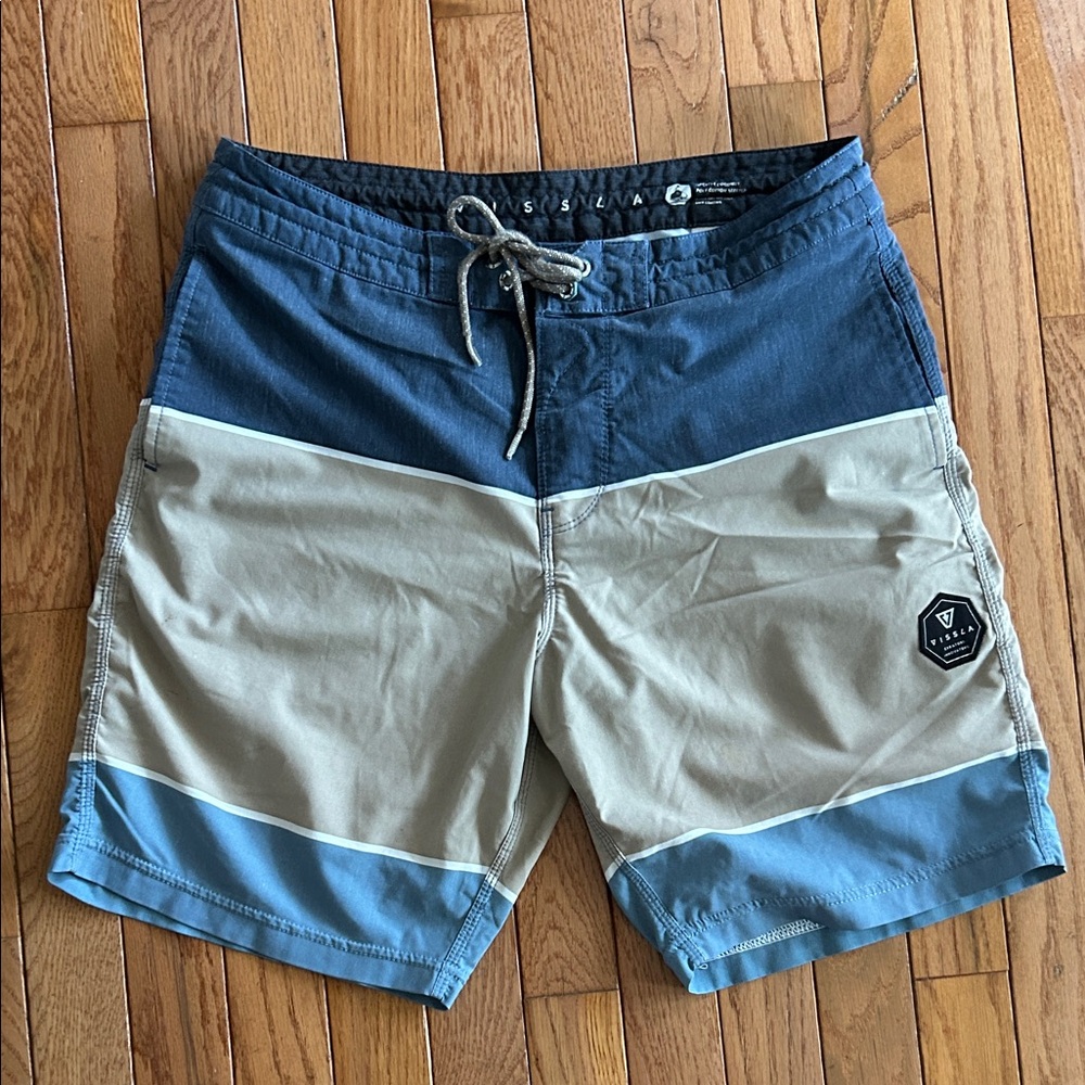 Men's  Vissla Colorblock Swim Trunks in Navy, Khaki & Light Blue
